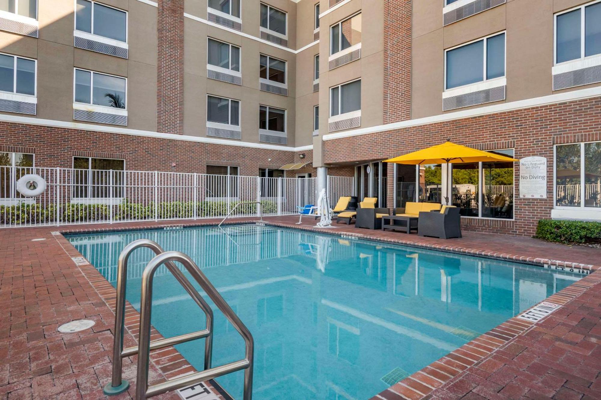 Cambria Hotel Ft Lauderdale, Airport South & Cruise Port Dania Beach Exterior photo