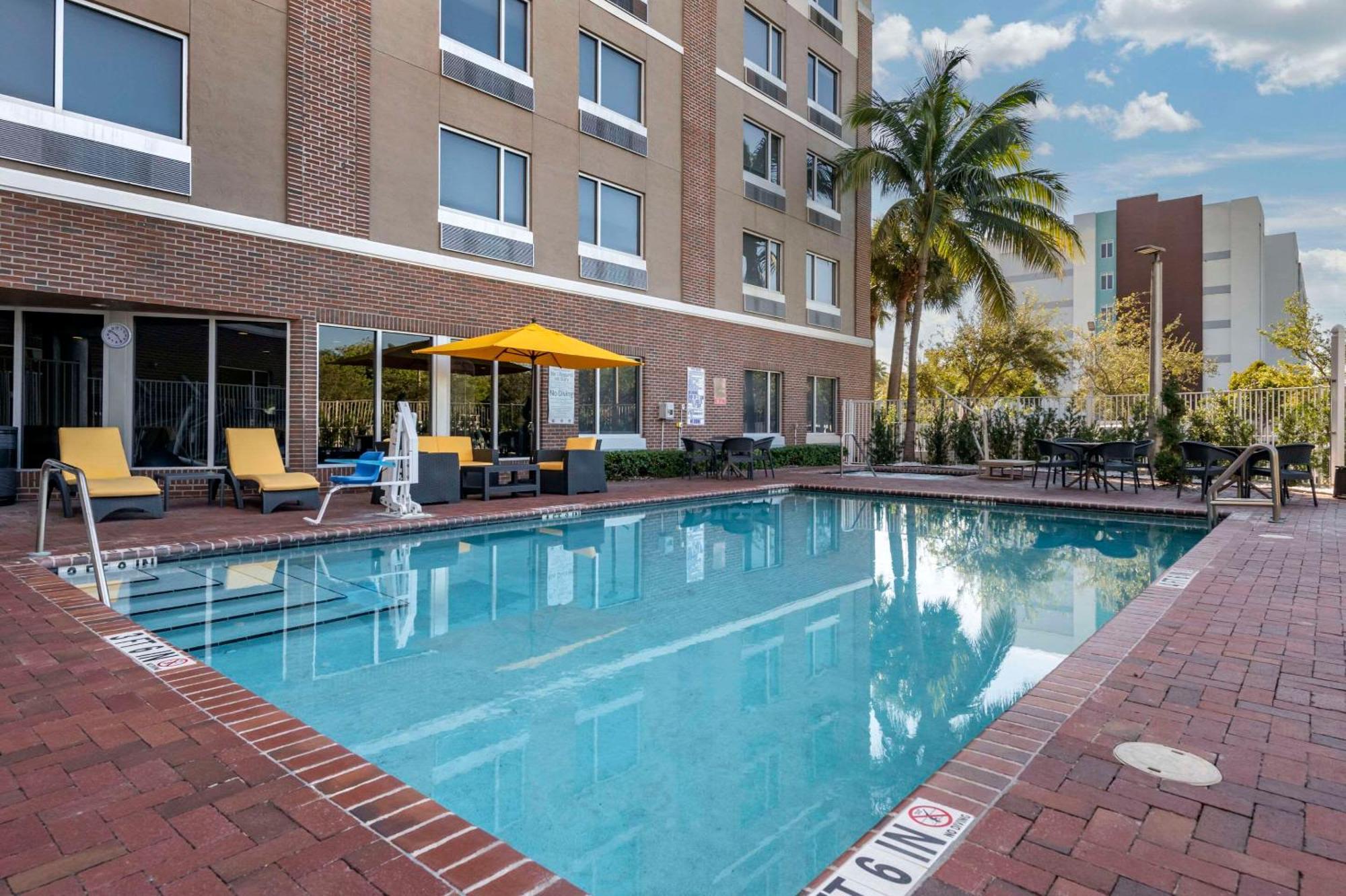 Cambria Hotel Ft Lauderdale, Airport South & Cruise Port Dania Beach Exterior photo